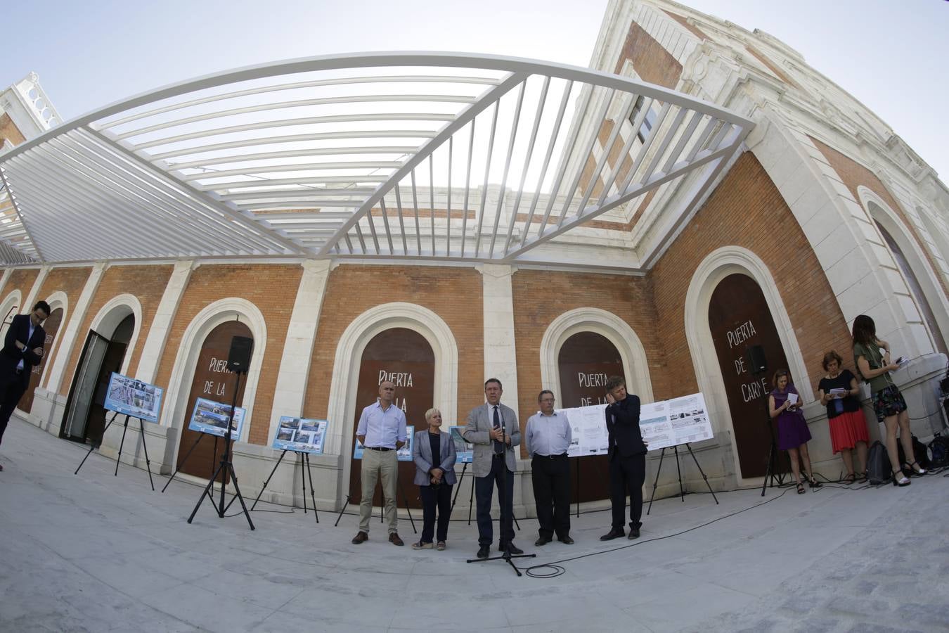 La estación de Cádiz reabre en una semana como mercado de la Puerta de la Carne