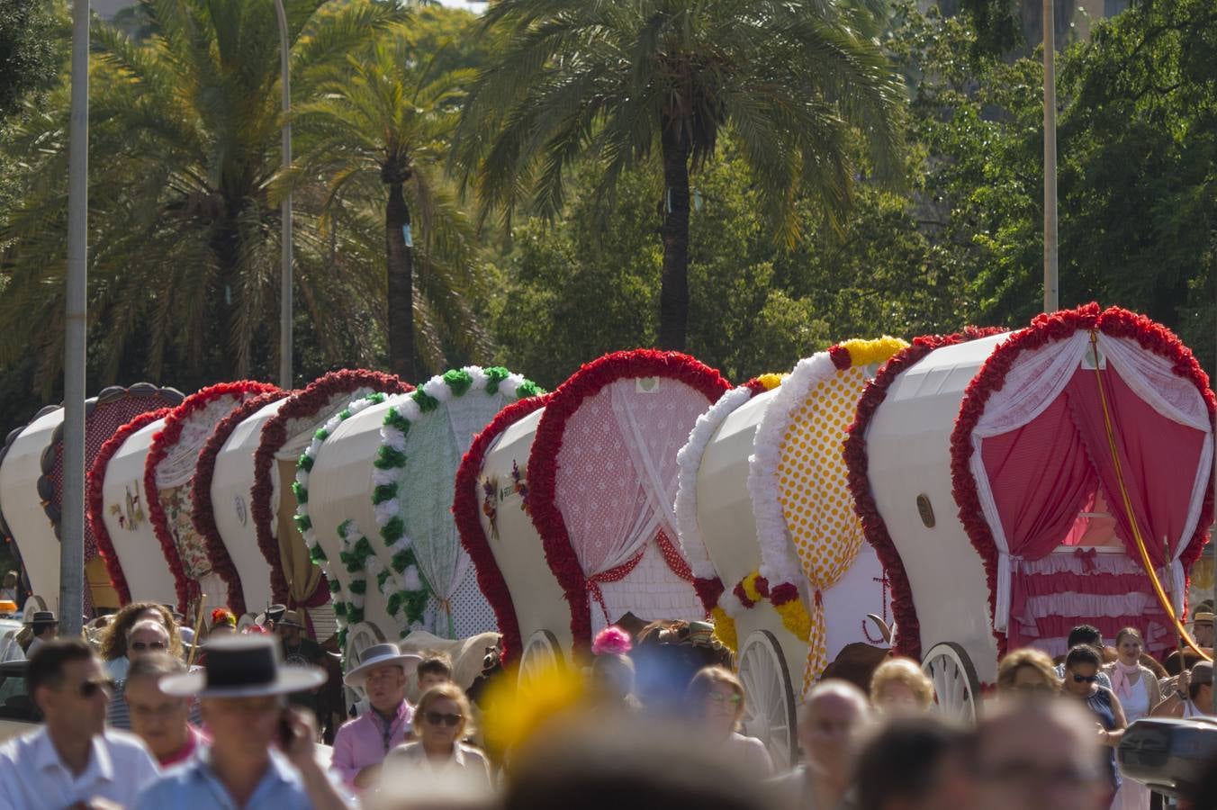 La hermandad del Rocío de Sevilla inicia su peregrinación a la aldea