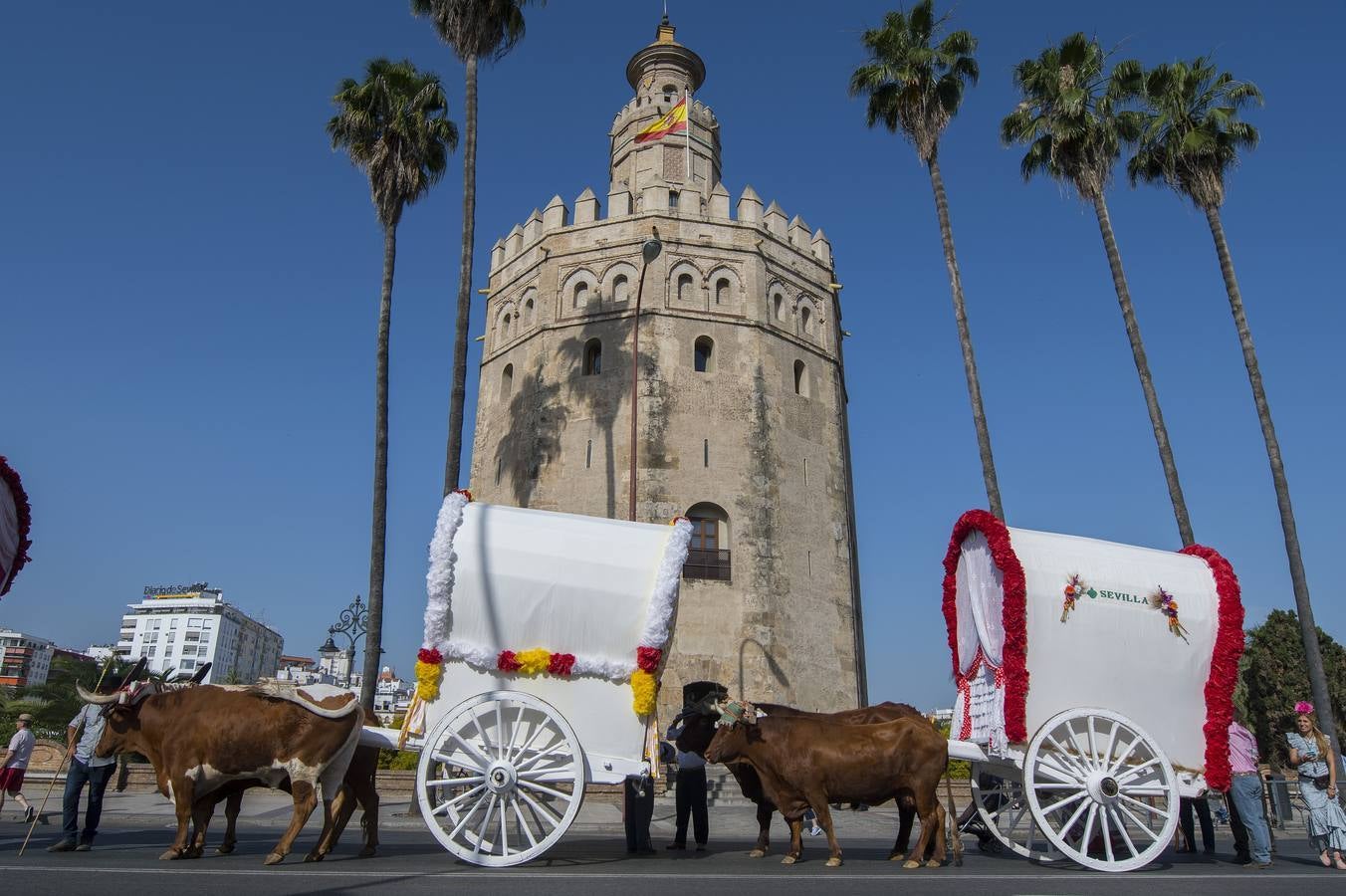 La hermandad del Rocío de Sevilla inicia su peregrinación a la aldea