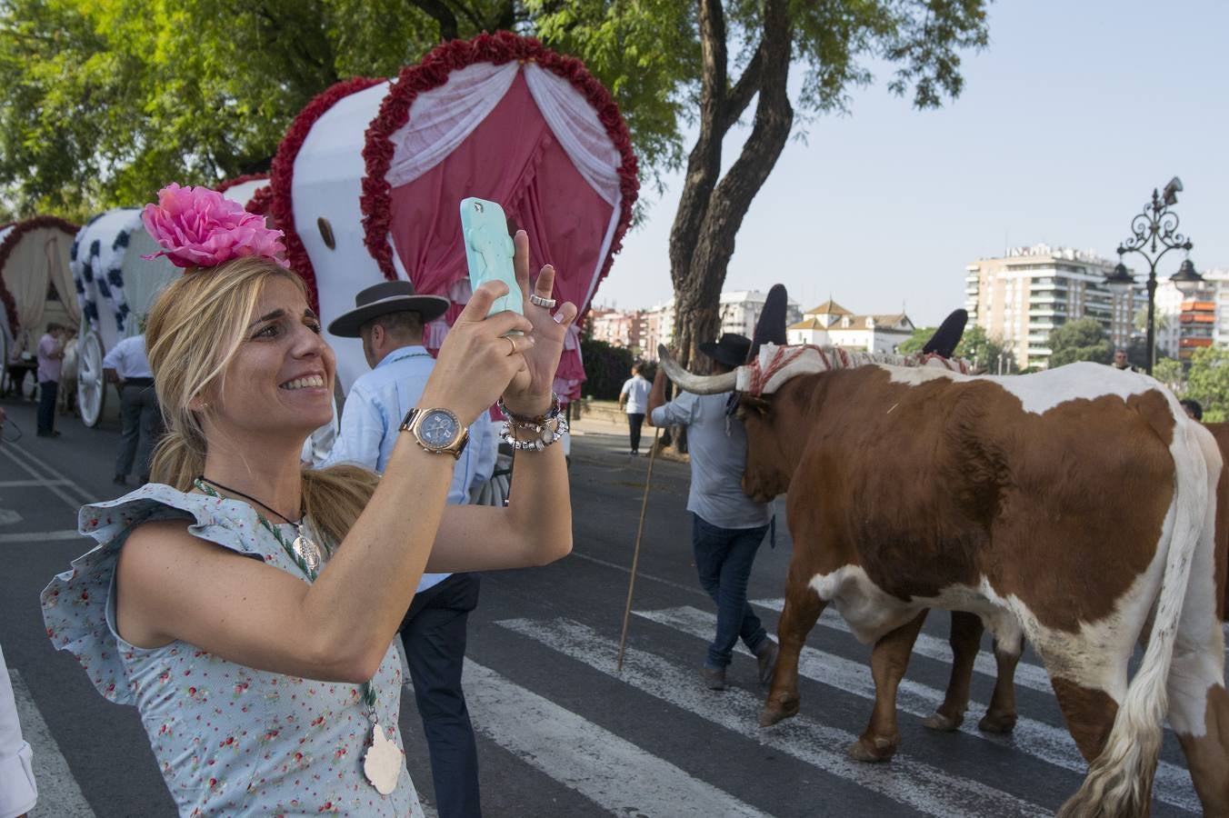 La hermandad del Rocío de Sevilla inicia su peregrinación a la aldea