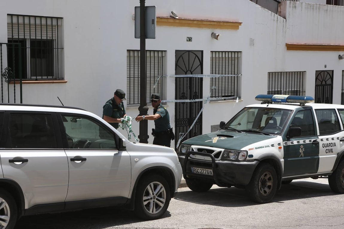 Un hombre mata a su bebé y agrede a su pareja en Arcos