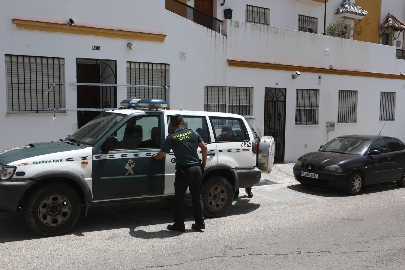 Un hombre mata a su bebé y agrede a su pareja en Arcos