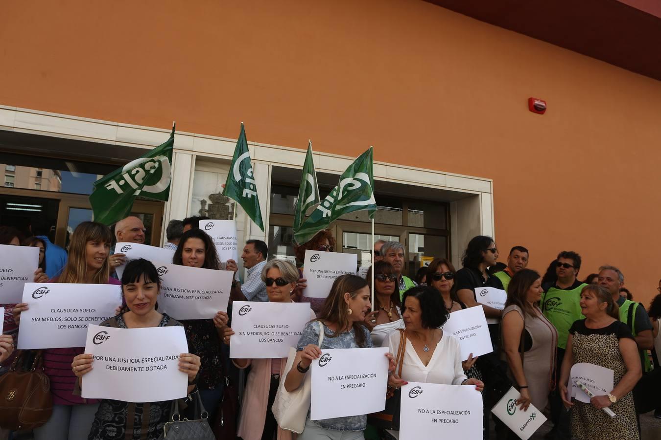 Protestas en los Juzgados de Cádiz por la falta de personal