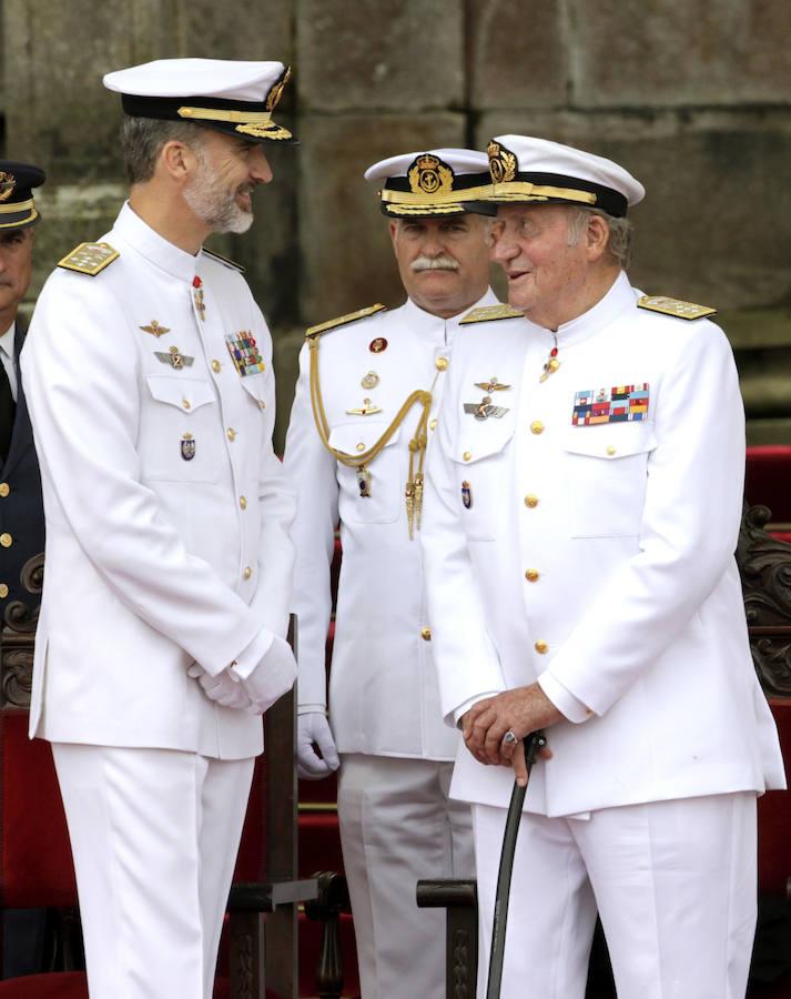 También se ha organizado para la ocasión una parada naval con nueve buques (entre ellos el insignia, el LHD «Juan Carlos I») y el velero «Juan Sebastián Elcano» atracado en puerto. 