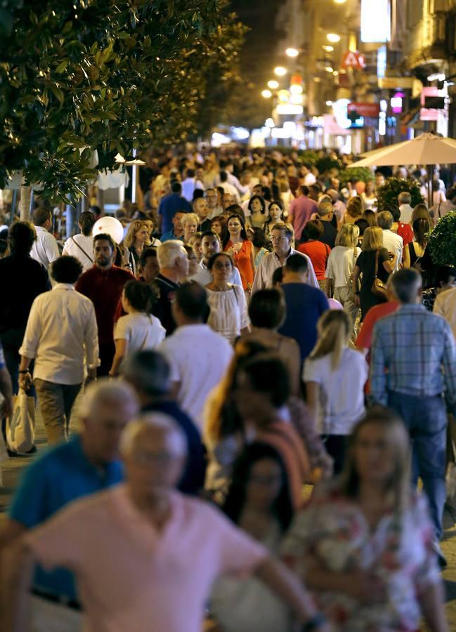 La sexta Shopping Night llena el Centro de Córdoba