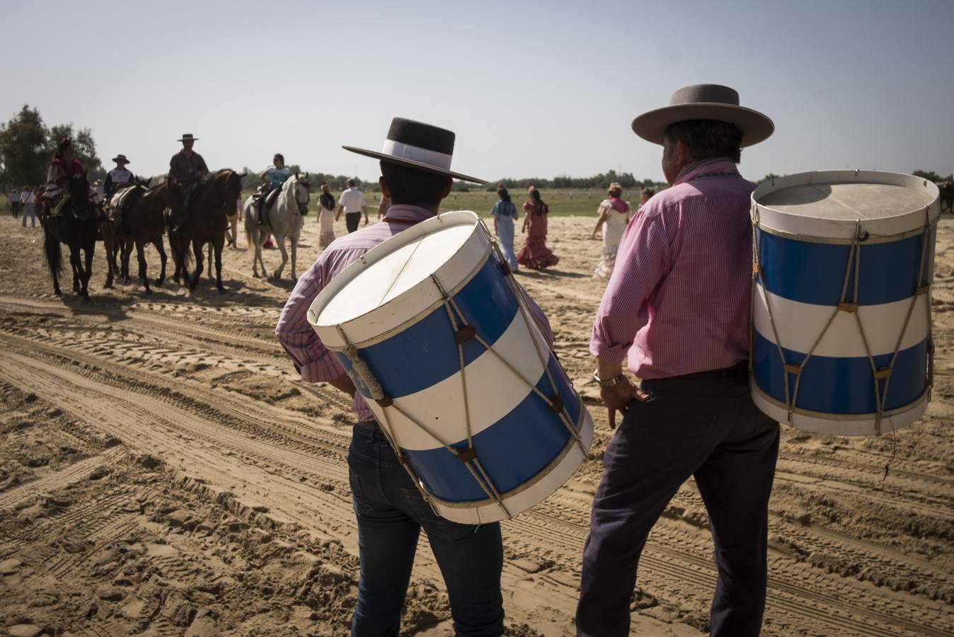 Los romeros empiezan a llegar a la aldea