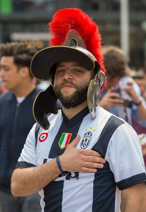 Las aficiones «marcan» el primer gol en Cardiff
