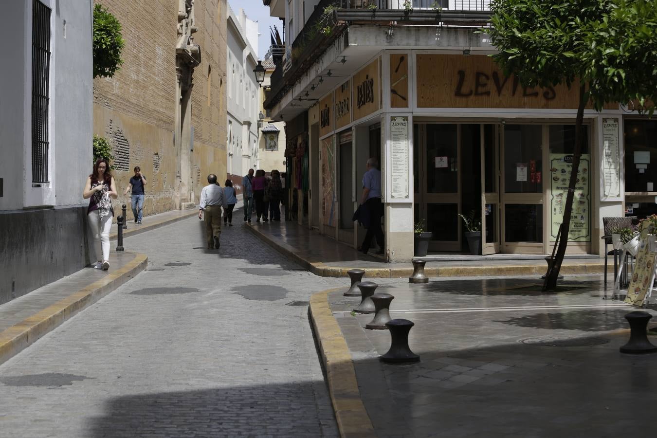 Sevilla, la ciudad de los bolardos mutantes