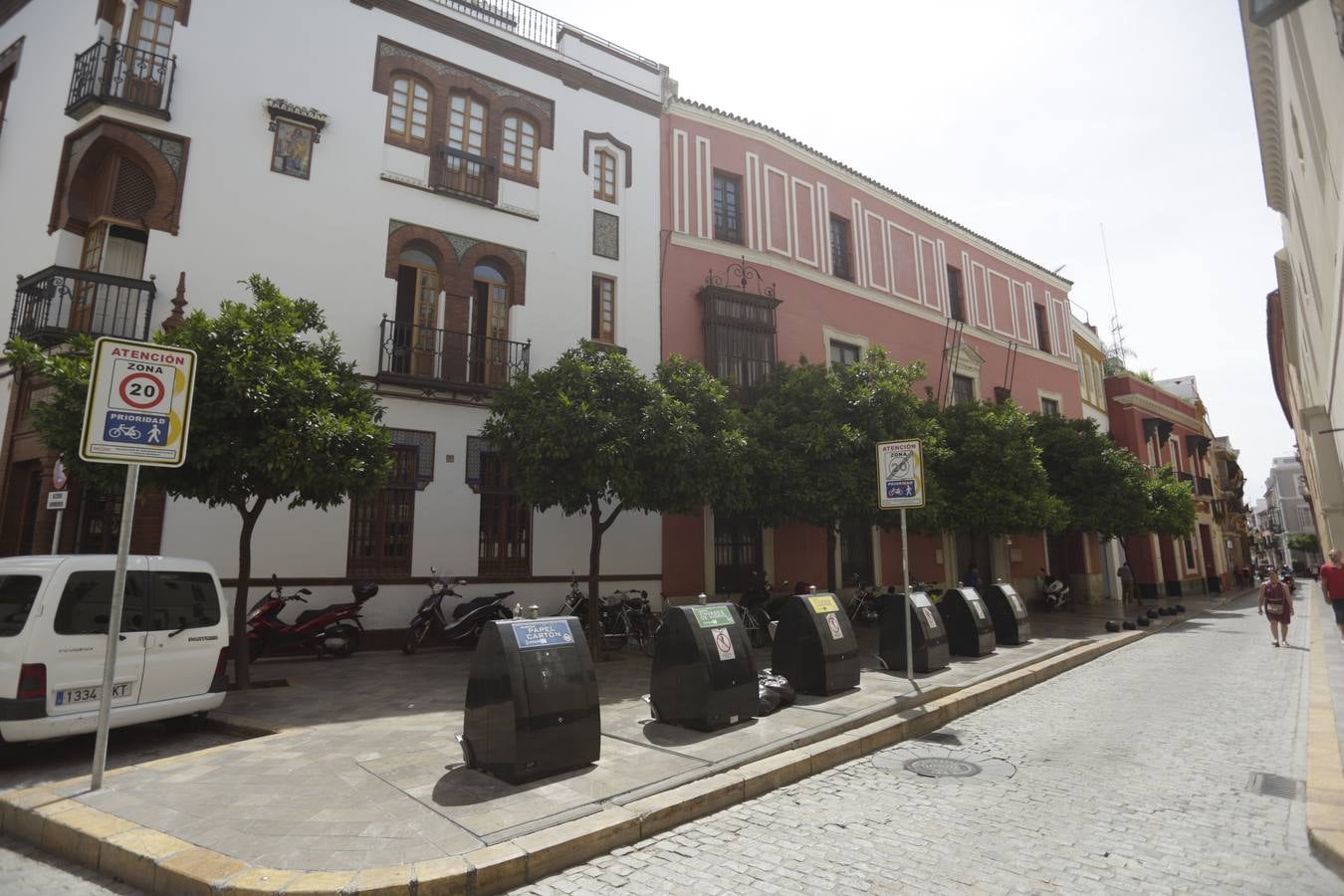 Sevilla, la ciudad de los bolardos mutantes