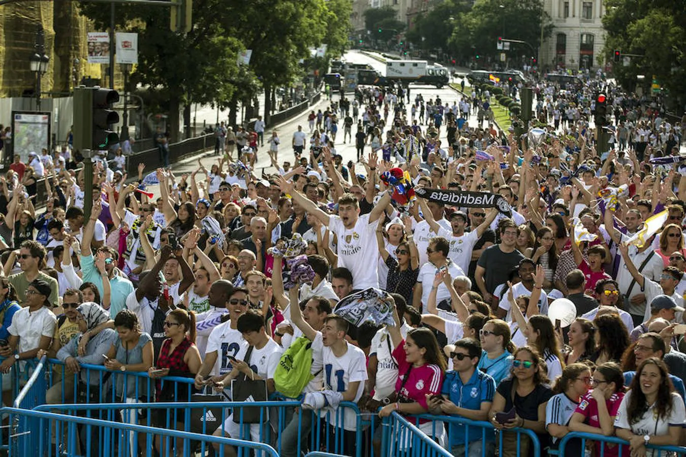 Las calles de Madrid se visten de blanco para recibir a los flamantes Campeones de Europa