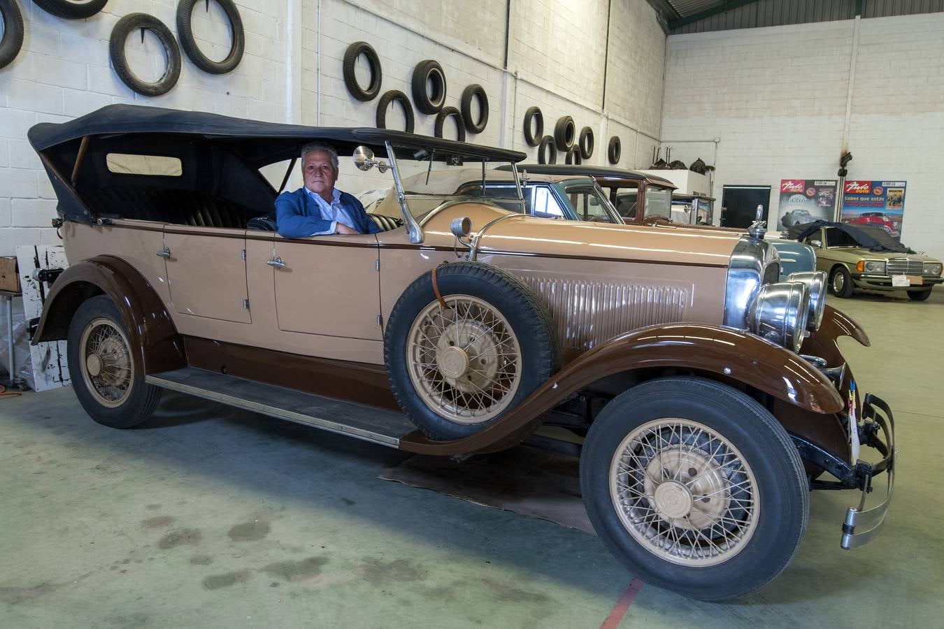 El abanico de coches clásicos, y de lujo, disponible para los sevillanos