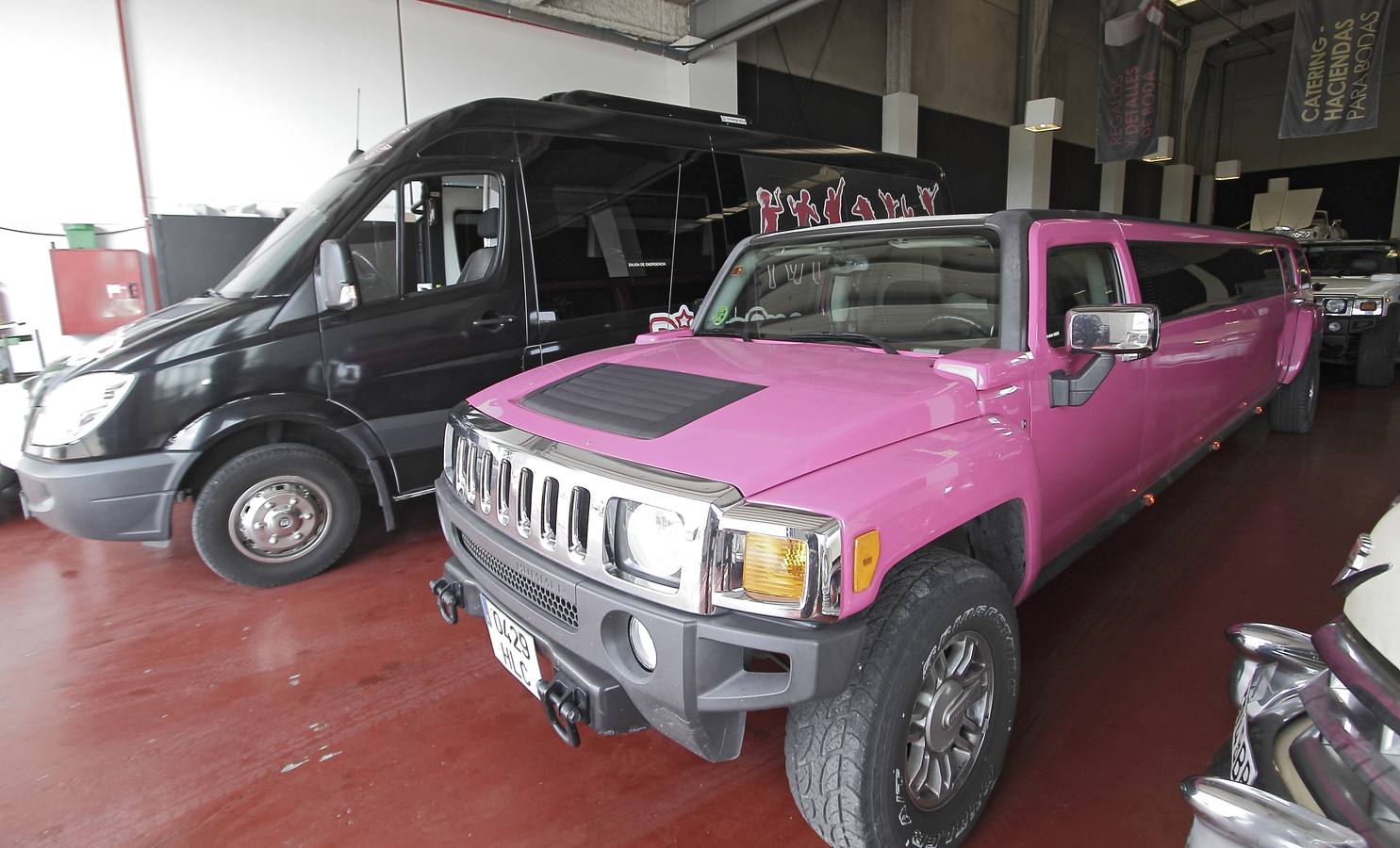 El abanico de coches clásicos, y de lujo, disponible para los sevillanos