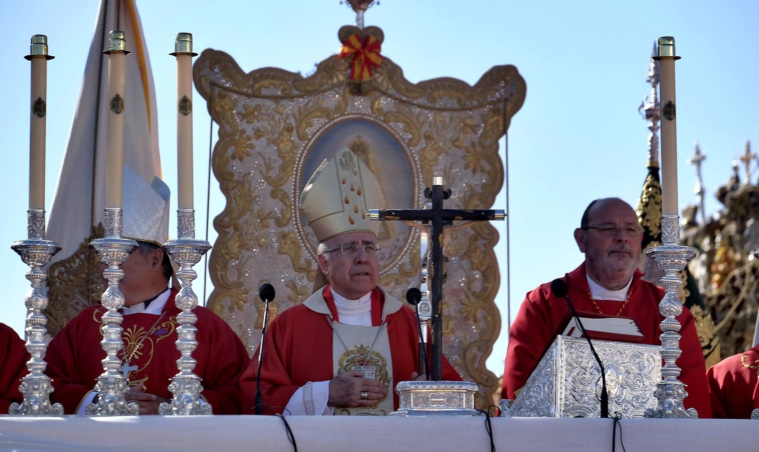 La Misa Pontifical en El Rocío, en imágenes