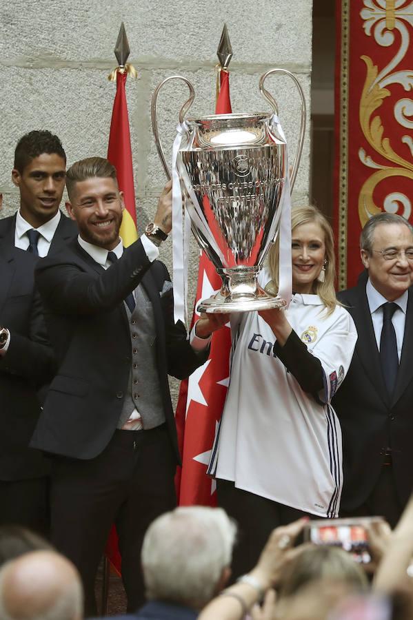 El equipo al completo festeja en la Comunidad de Madrid. 