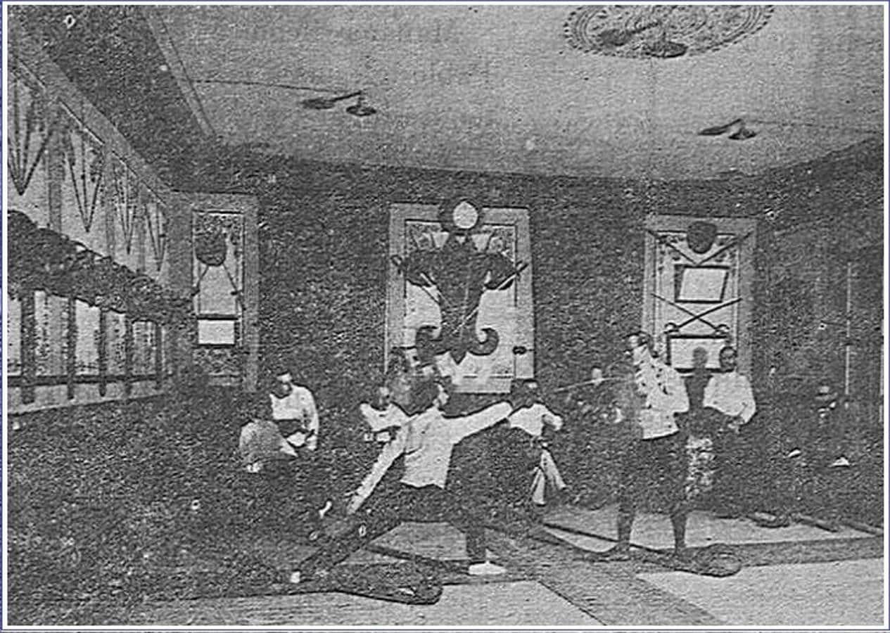 Sala de esgrima «Ballade» en el callejón de San Ginés 8. La Opinión, 1903. 