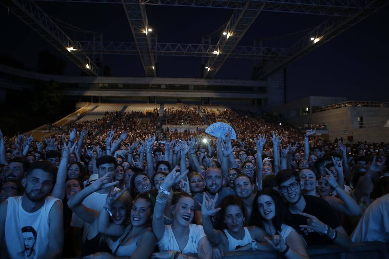 Melendi se deja la piel en el Auditorio Rocío Jurado en Sevilla