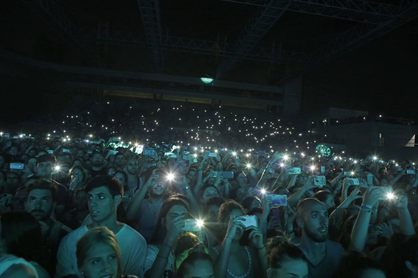 Melendi se deja la piel en el Auditorio Rocío Jurado en Sevilla