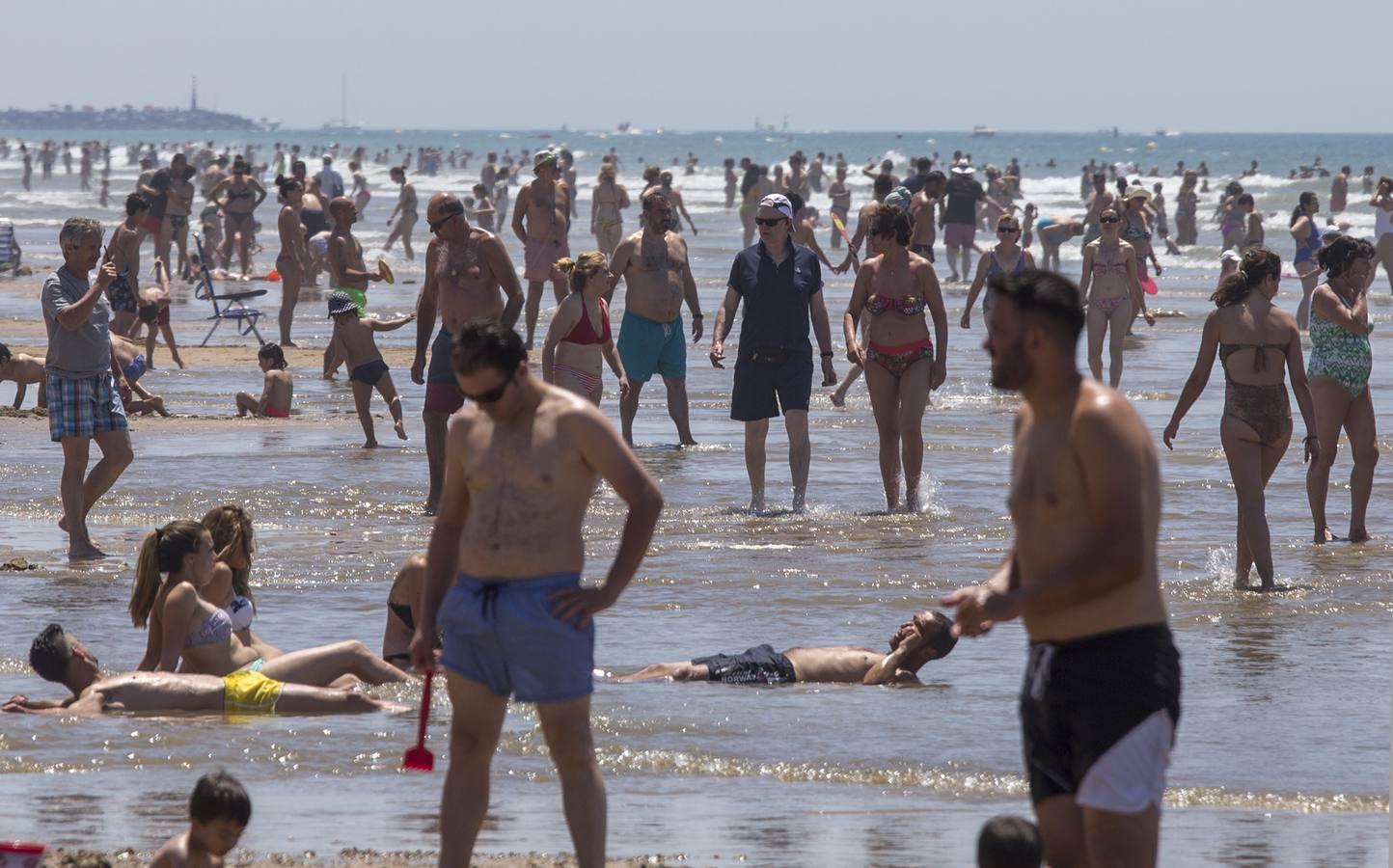 Lleno absoluto en las playas andaluzas