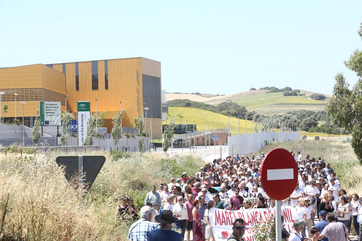 Manifestación en Vejer para reclamar la apertura del hospital