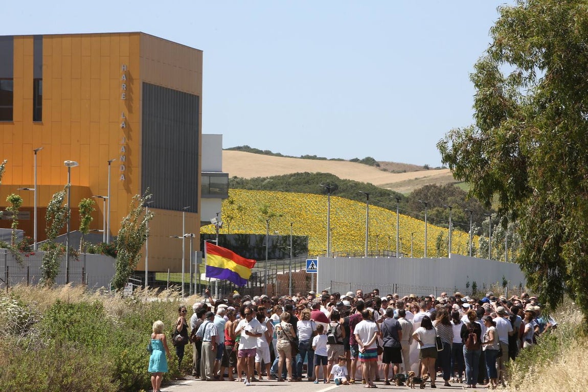 Manifestación en Vejer para reclamar la apertura del hospital