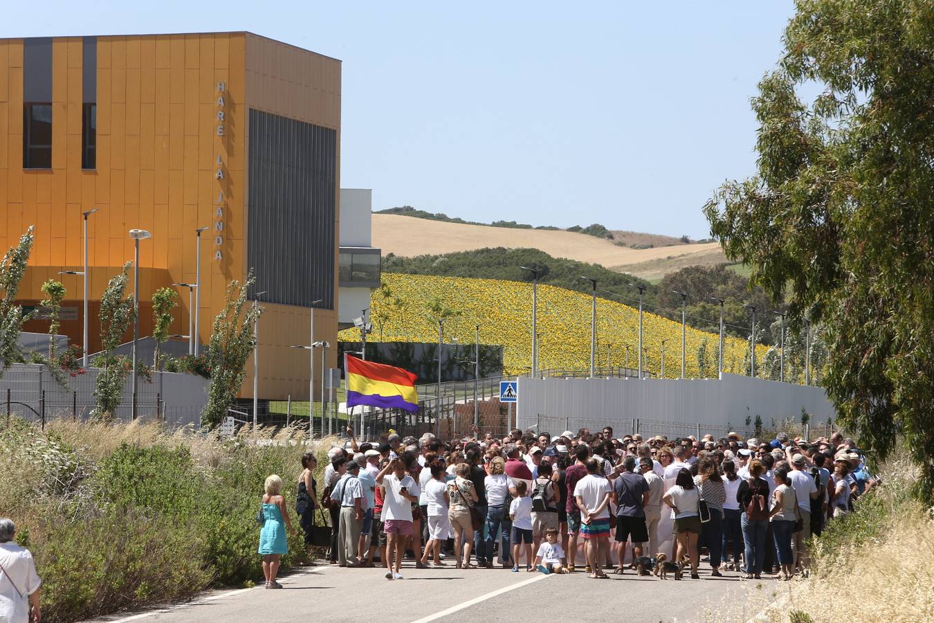 Manifestación en Vejer para reclamar la apertura del hospital