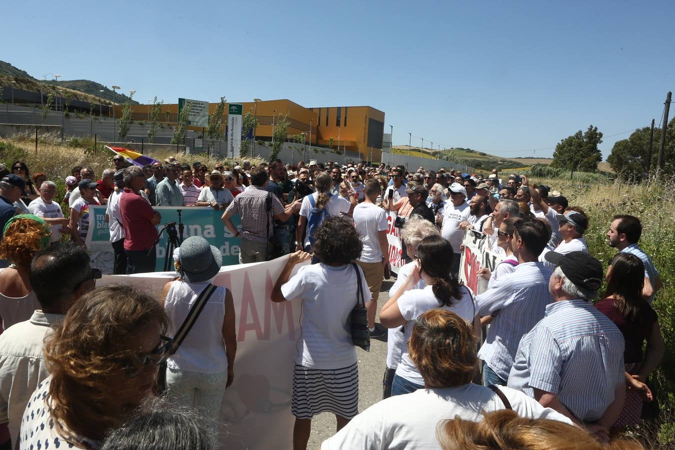 Manifestación en Vejer para reclamar la apertura del hospital