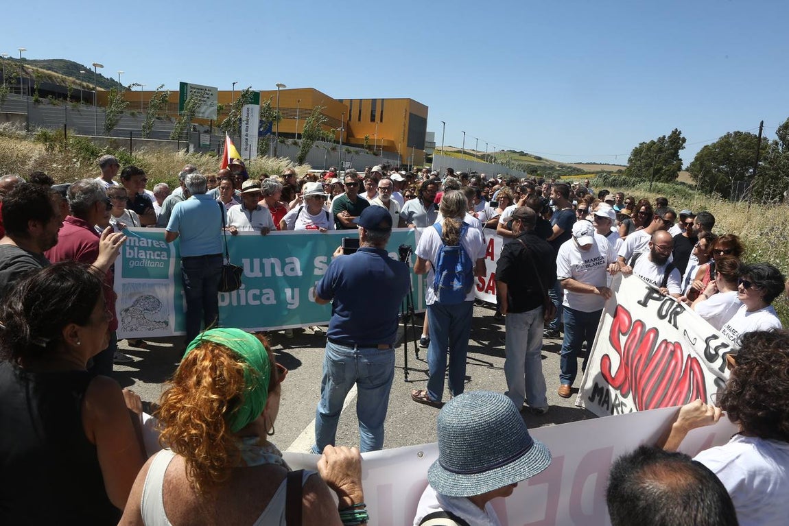 Manifestación en Vejer para reclamar la apertura del hospital