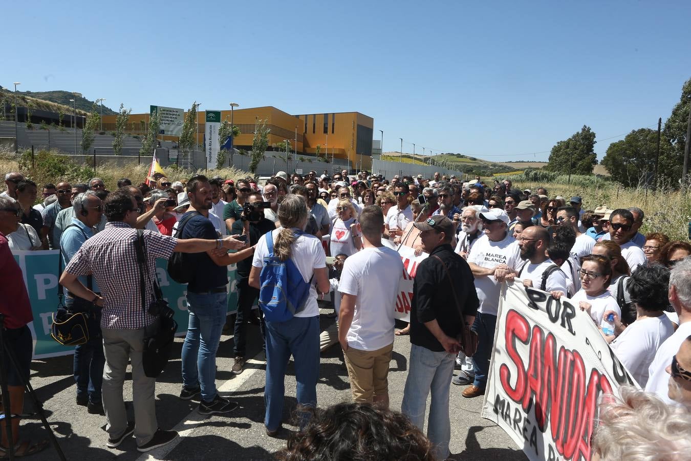 Manifestación en Vejer para reclamar la apertura del hospital