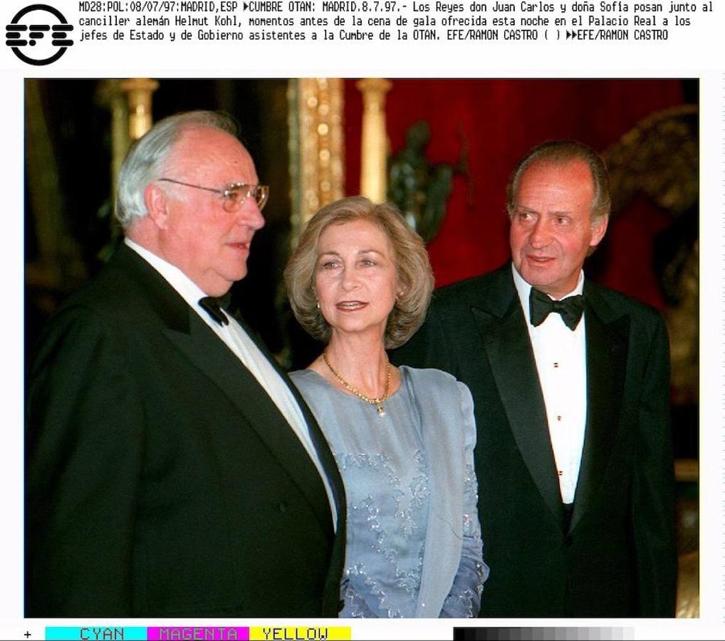 Helmut Kohl, junto a los Reyes de España el 8 de julio de 1997