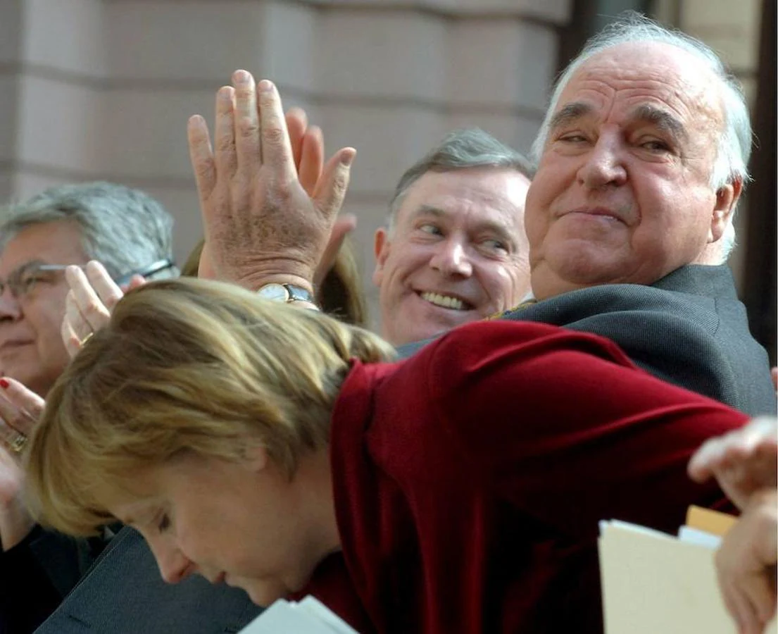 Helmut Kohl junto a Angela Merkel, en una foto del año 2005, cuando Merkel ya lideraba el partido
