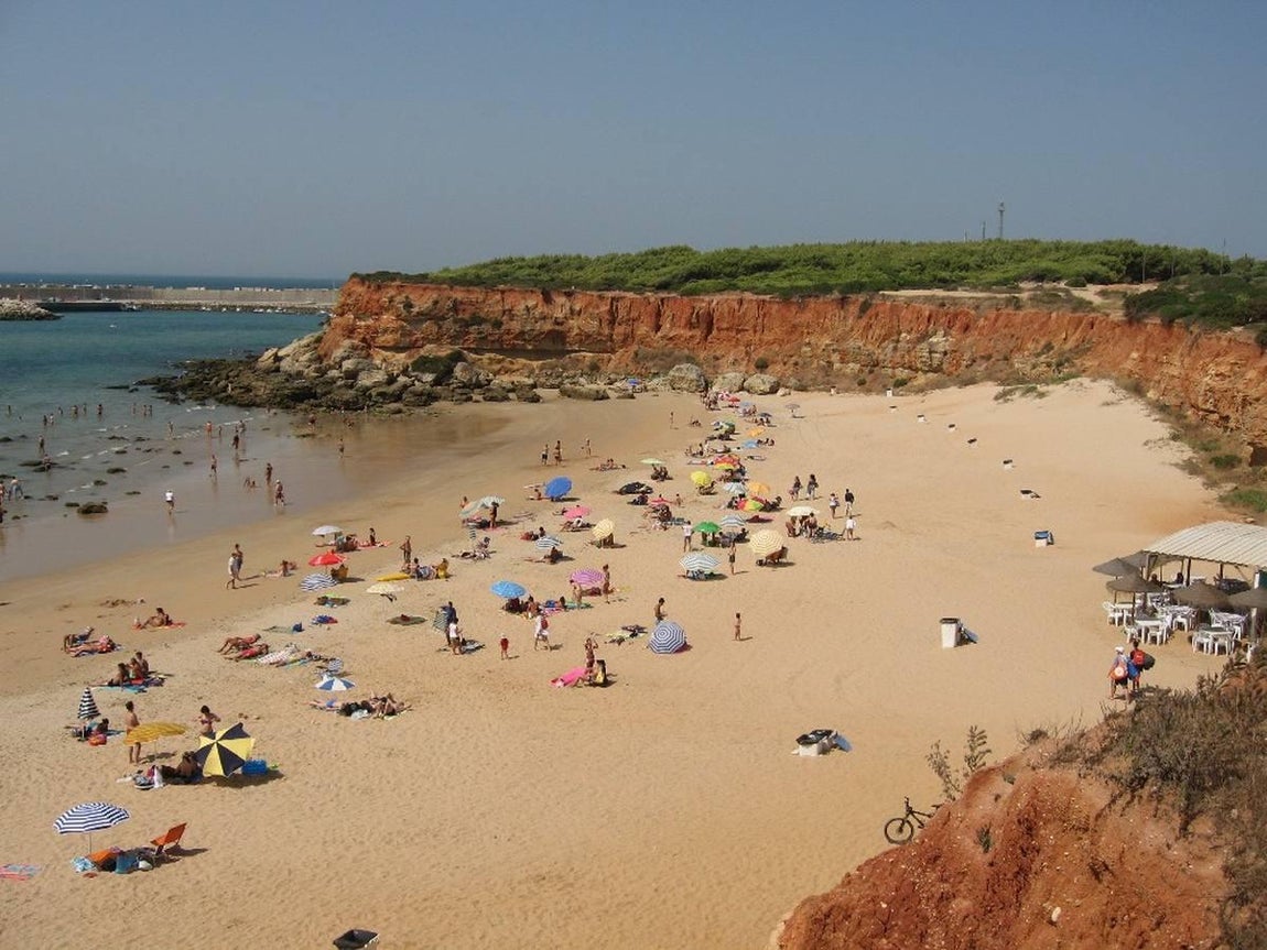 La playa de la Cala del Aceite, en Conil (Cádiz)