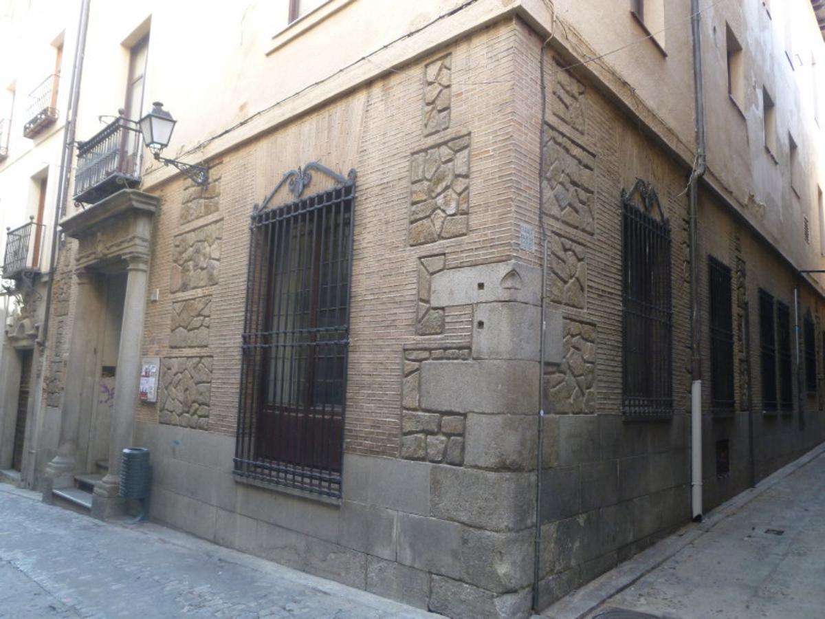Fachada de la central de teléfonos abierta en la calle de la Plata, en 1904, y reformada en 1948. FOTO RAFAEL DEL CERRO