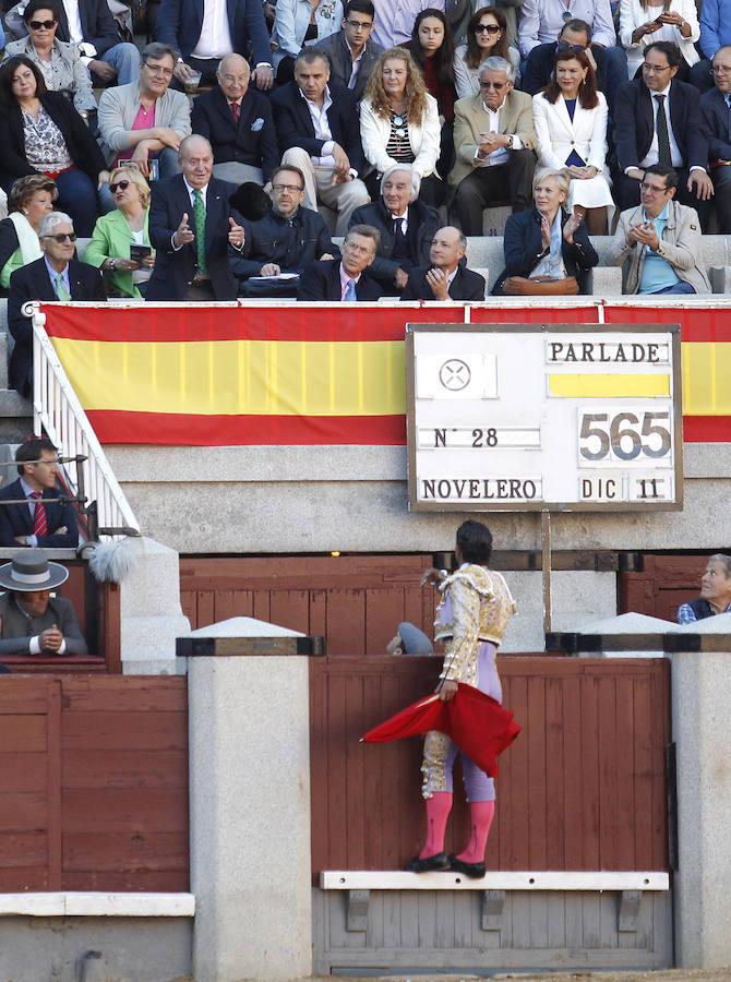 Iván Fandiño brinda uno de sus toros a Don Juan Carlos en la Feria de San Isidro 2017. Paloma Aguilar