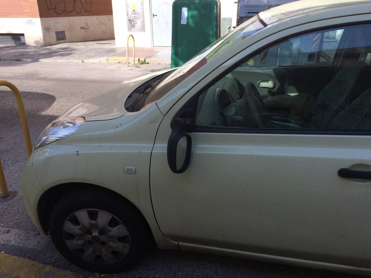 Un vándalo rompe los retrovisores de más de una veintena de coches en Cádiz