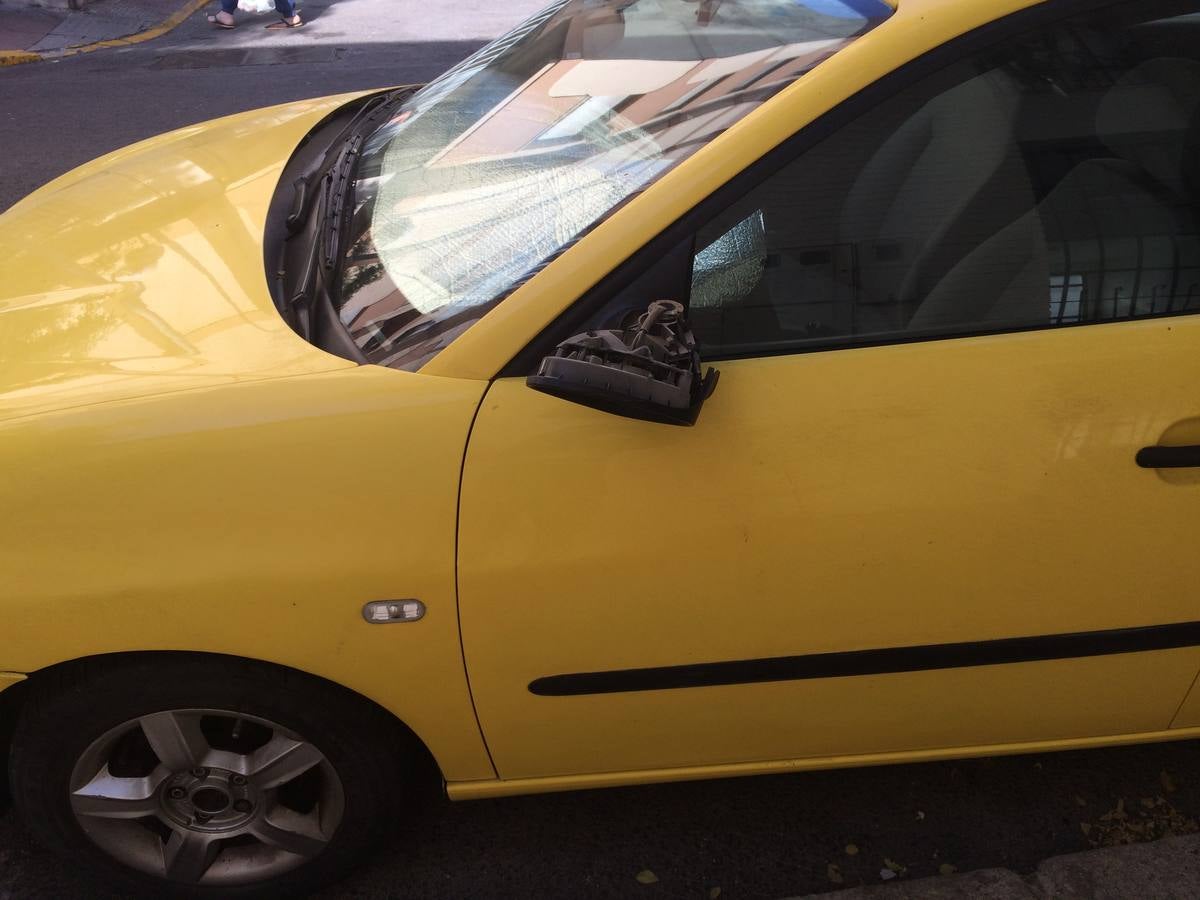 Un vándalo rompe los retrovisores de más de una veintena de coches en Cádiz