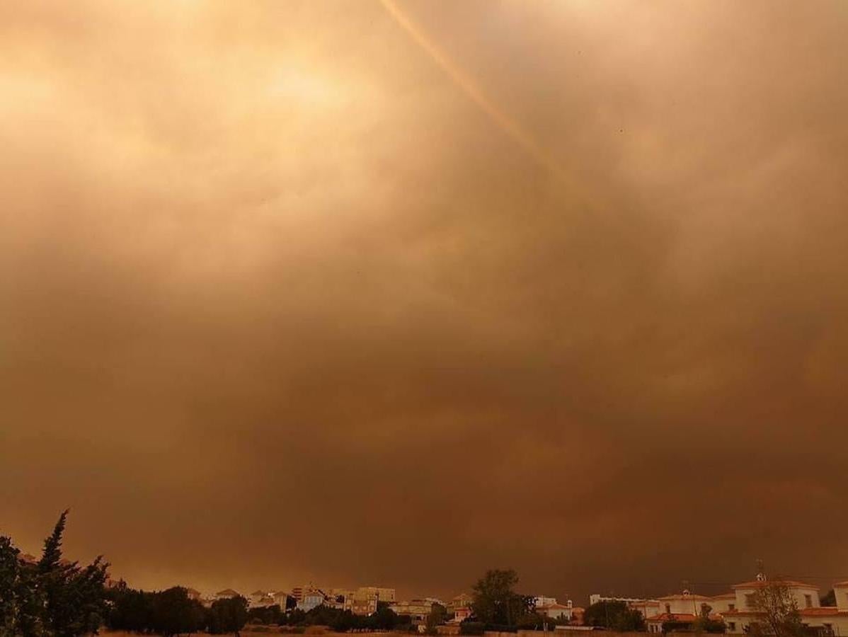 Nube de humo sobre Chipiona