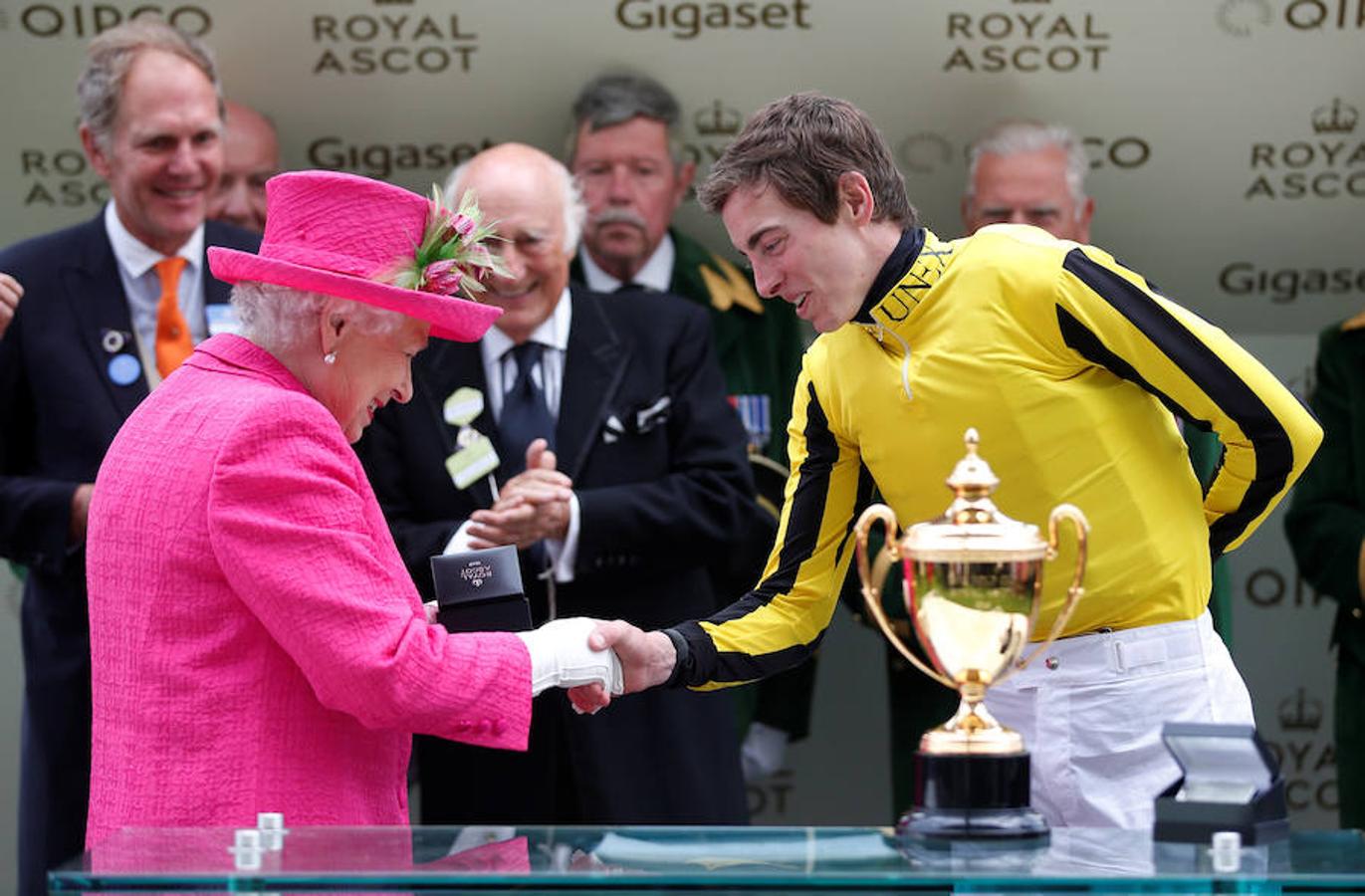 Decenas de patrullas armadas fueron desplegadas en el Royal Ascot para la propia seguridad de la Reina Isabel II. 