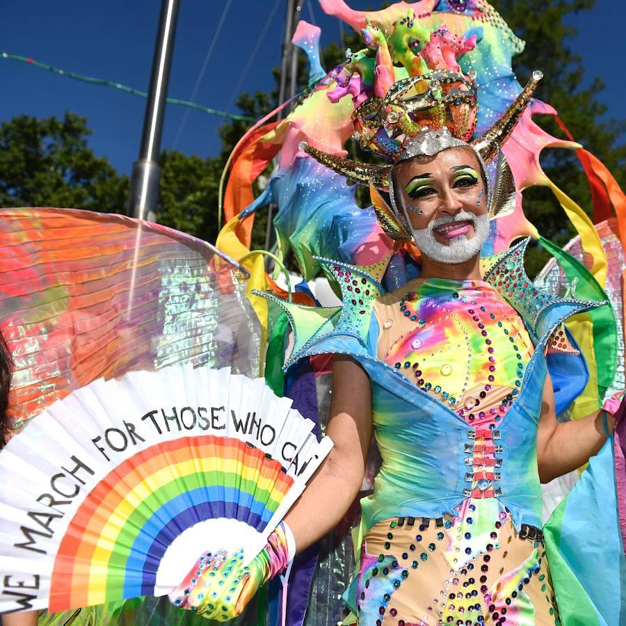 La carroza del Ayuntamiento de Madrid será la primera en marchar, detrás de los arriba mencionados. Tras ella irán las de los organizadores, COGAM y FELGTB junto con la carroza de Telemadrid, ¡qué orgullo!, que este año se convierte en el canal oficial de transmisión del World Pride, que junto con la Sexta emitirán una programación especial. 