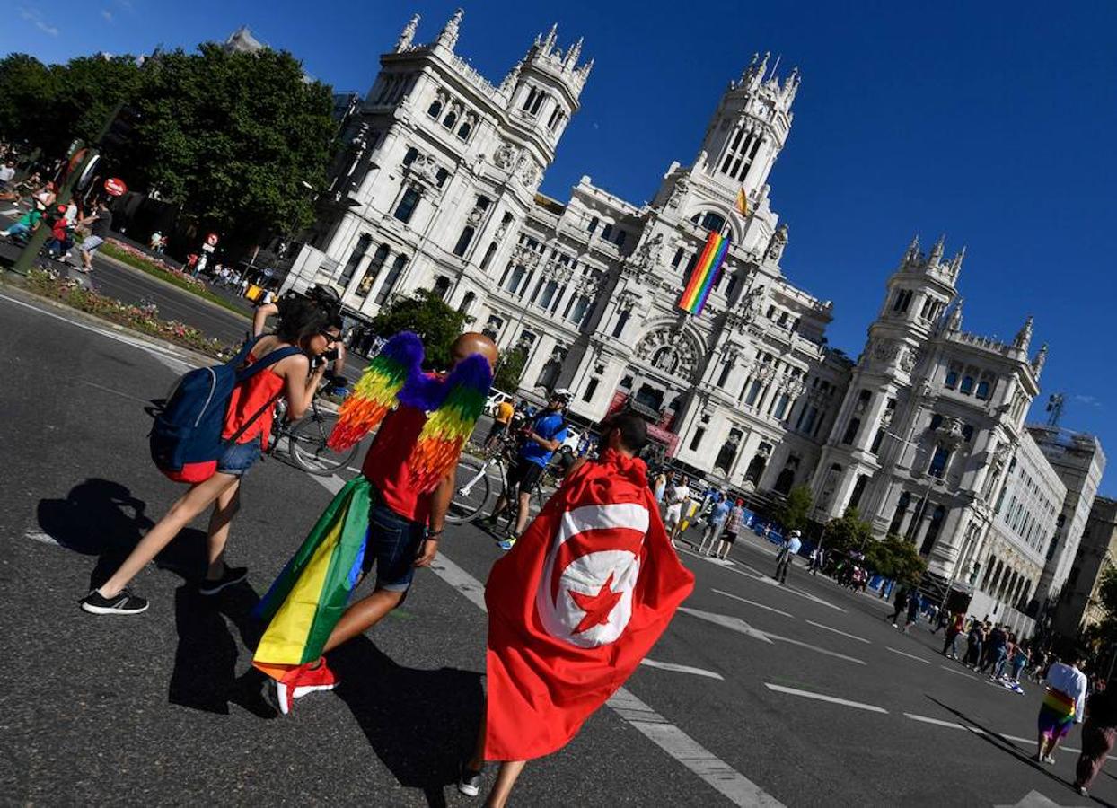 Madrid se inunda hoy con los colores de la bandera del arcoiris para acoger en sus calles la manifestación del World Pride, un macroevento que situará a Madrid como la capital mundial del movimiento LGTBI (lesbianas, gais, transexuales, bisexuales e intersexuales). 