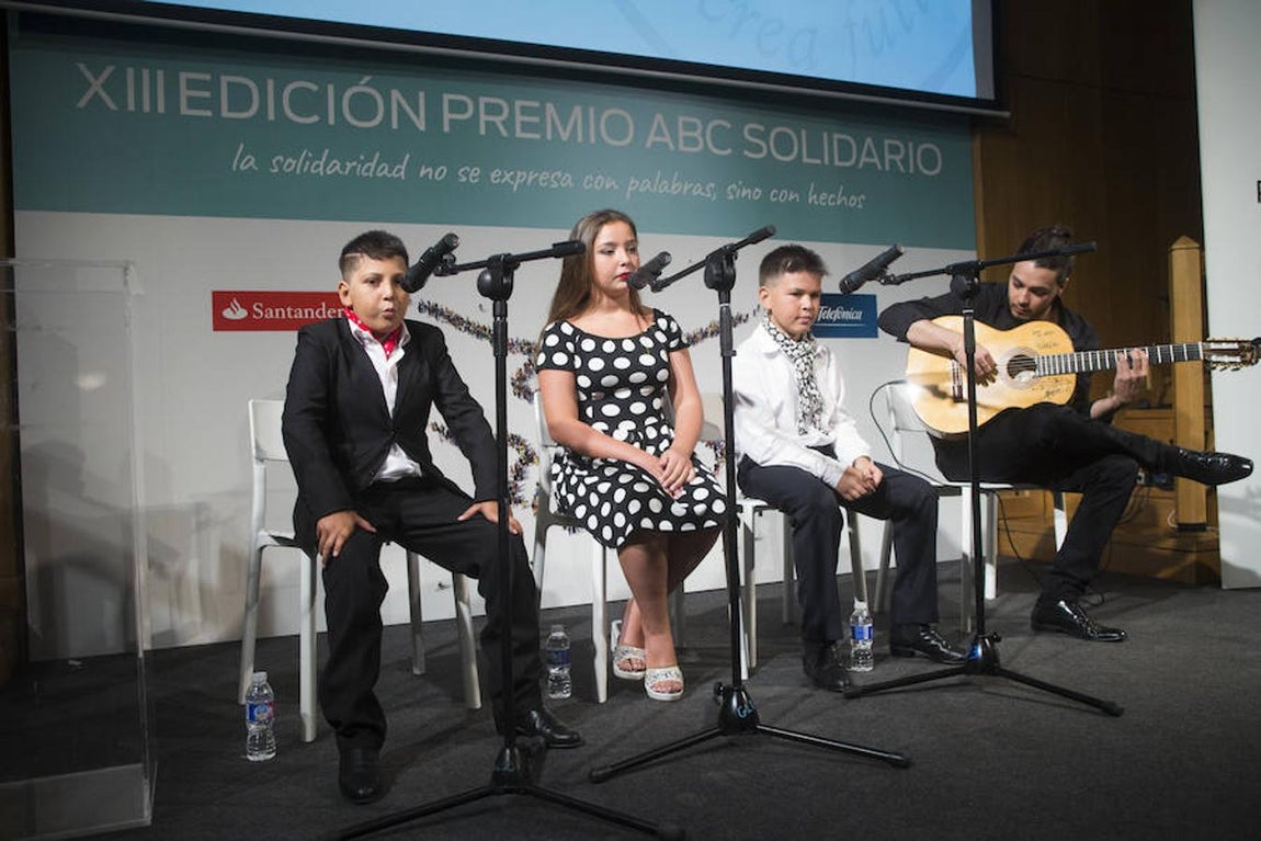 Las mejores imágenes de la gala de entrega de los Premios ABC Solidario. La actuación musical de la gala estuvo a cargo de los jóvenes artistas que apadrina la Fundación Alala