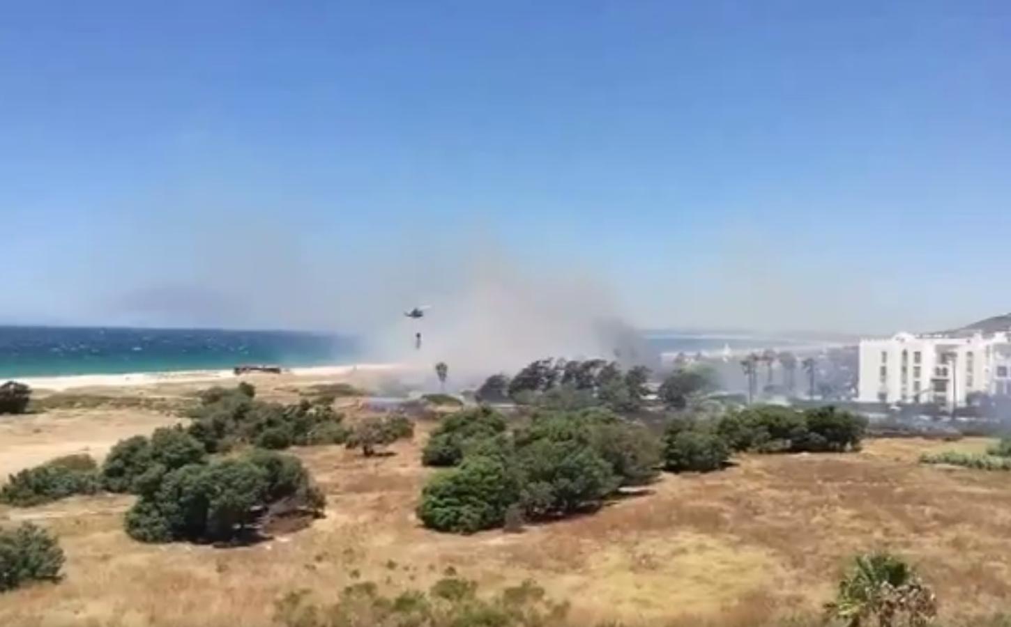 Fotos: Fuego en Atlanterra, Zahara de los Atunes