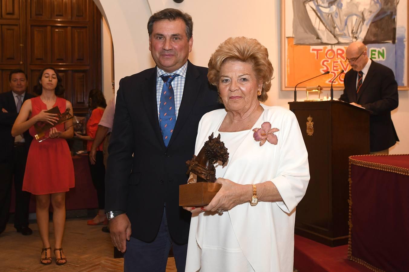 Entrega de trofeos de la Exhibición de Enganches de la Feria de Abril (Ii)