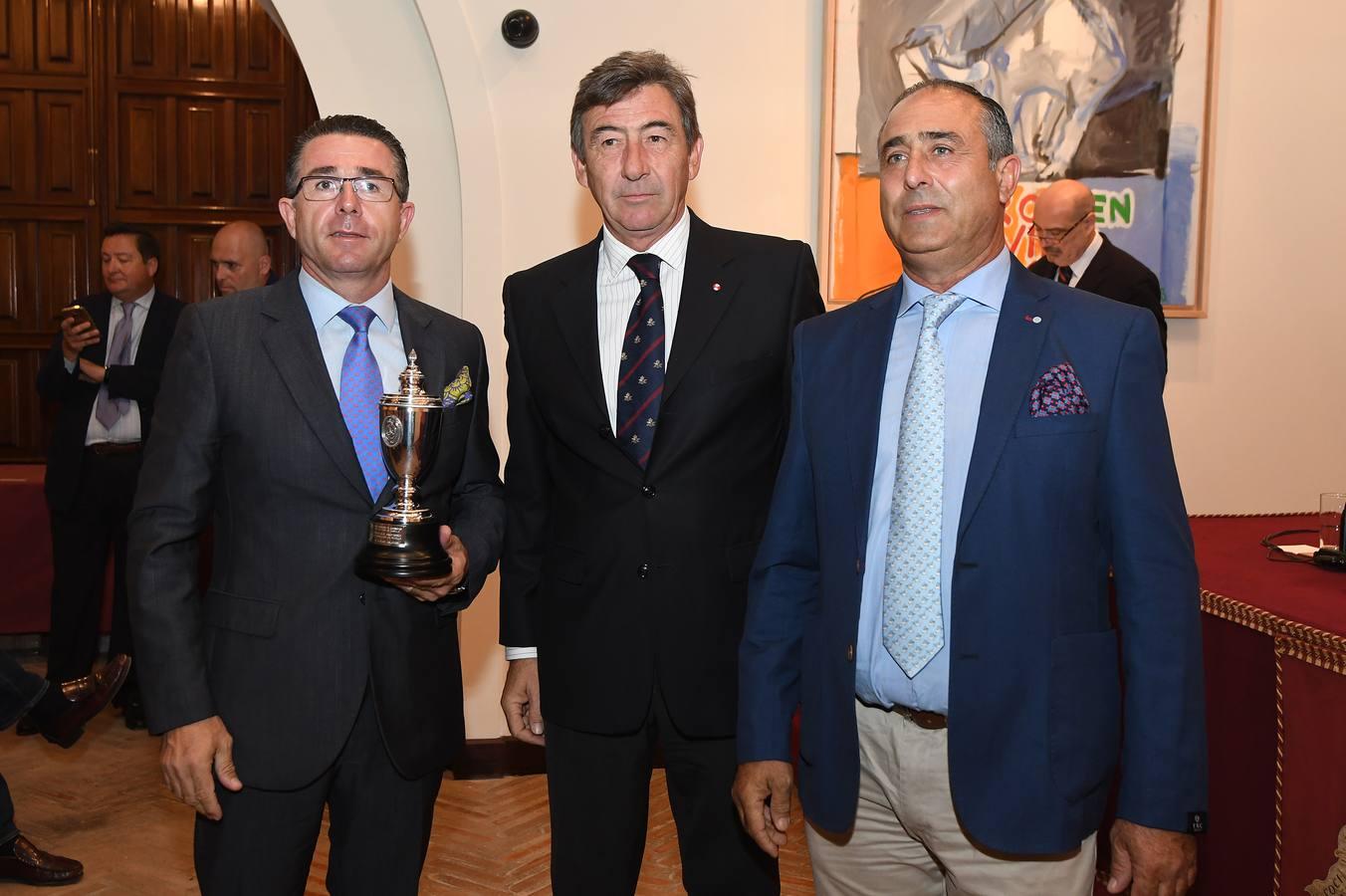 Entrega de trofeos de la Exhibición de Enganches de la Feria de Abril (I)