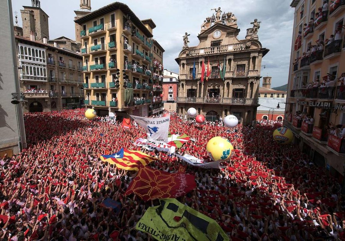 Ambiente en la Plaza del Ayuntamiento. 