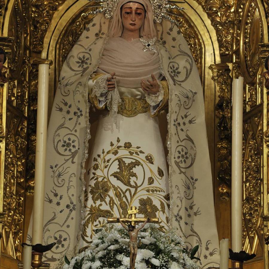 Las imágenes de la Soledad de San Lorenzo, de blanco