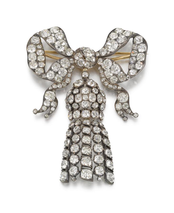 Broche con diamantes del siglo XIX (27.966  -39.152 €).