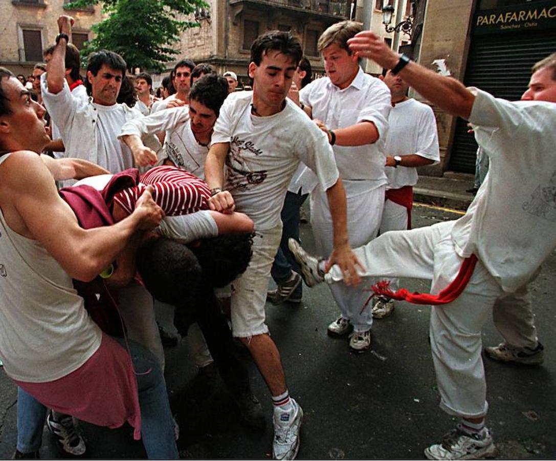 Choques entre radicales y sanfermineros. 