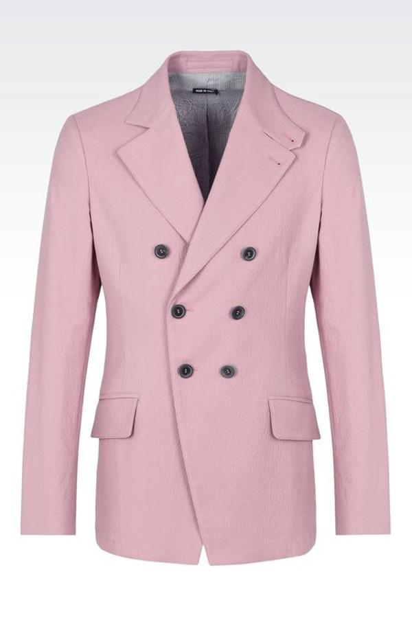 Americana doble botonadura en color rosa (690€)