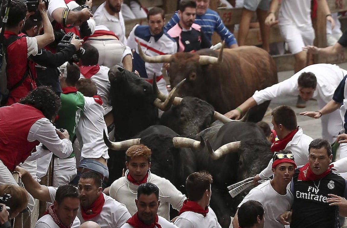 Las impresionantes imágenes del último encierro de Sanfermines 2017