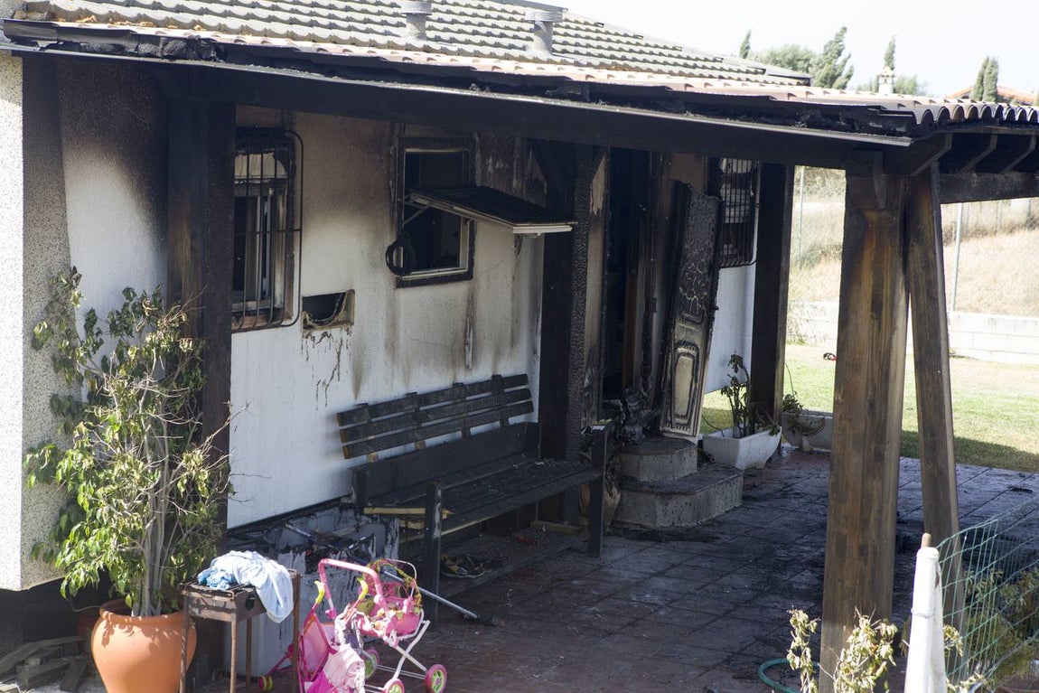 Fotos: Así ha quedado la vivienda arrasada por el fuego en El Palmar